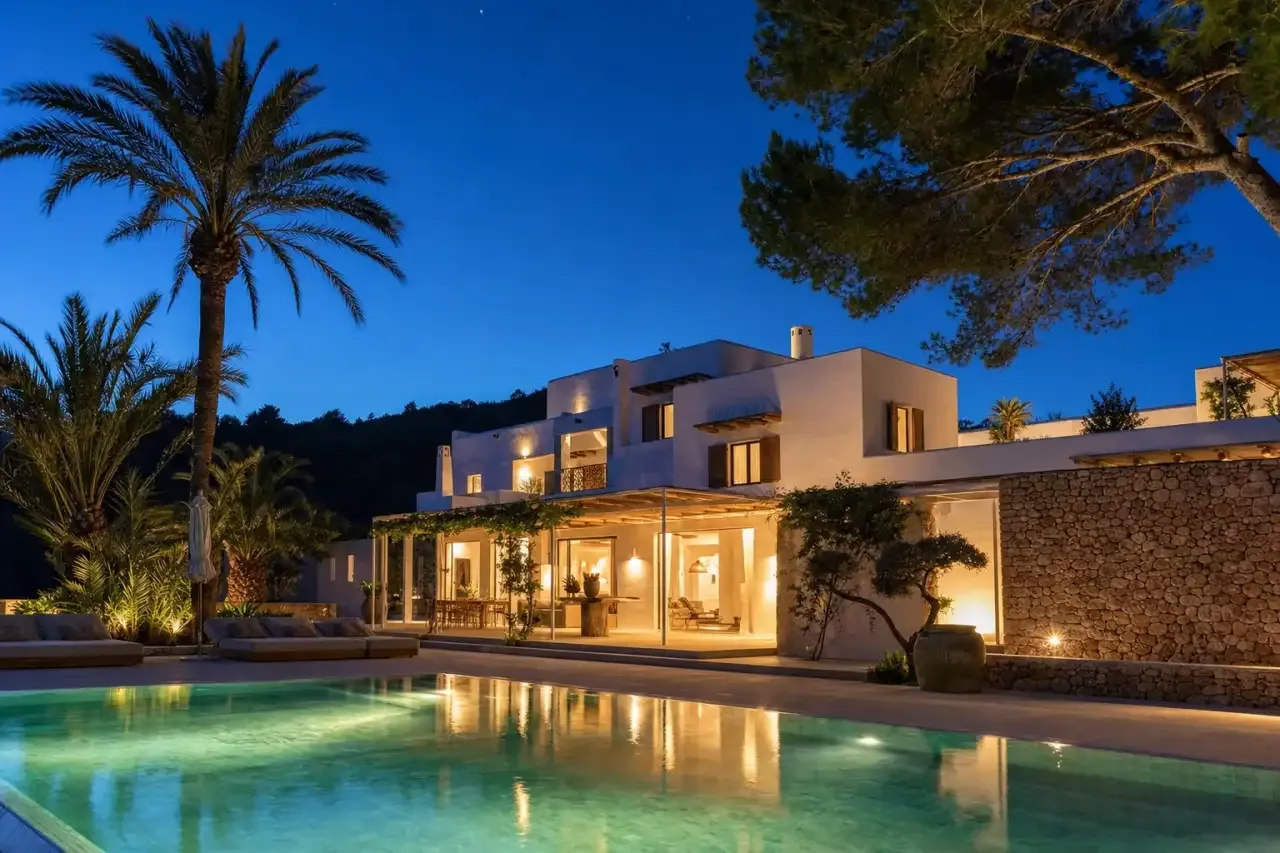 Wir bauen nicht nur Wände. Wir gestalten Ihr Ibiza-Zufluchtsort — Ibossim Villenbau-Service auf Ibiza
