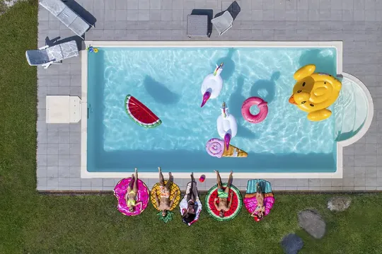 Reforma de casa con piscina moderna y zona de ocio en Ibiza | Reformas de casas en Ibiza